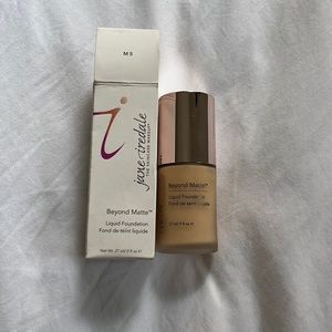 Jane Iredale Beyond Matte Foundation M5